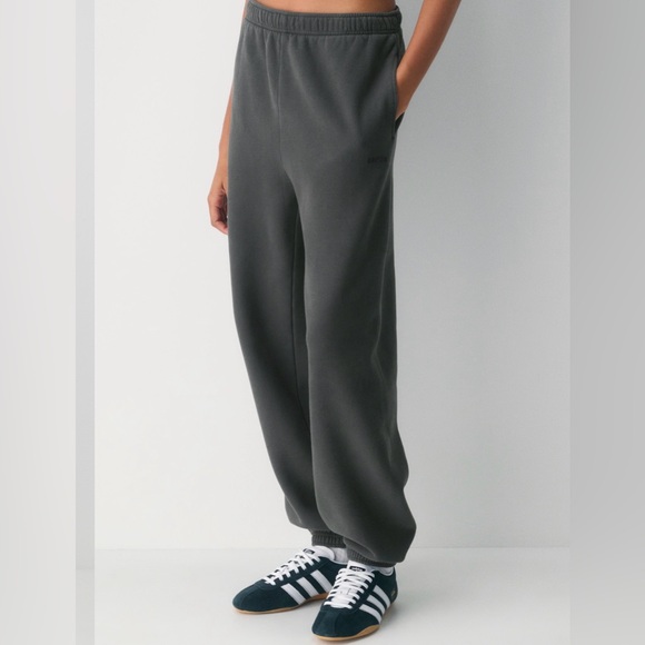 Aritzia Women's Sweatfleece Cozyfleece Gray Sweatshirt Jogger Set Sz Medium - Picture 14 of 14